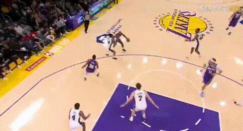 #创作训练营2期开营啦#欺负老实人——詹姆斯这暴扣肘了没？右手肘顶着科内特的