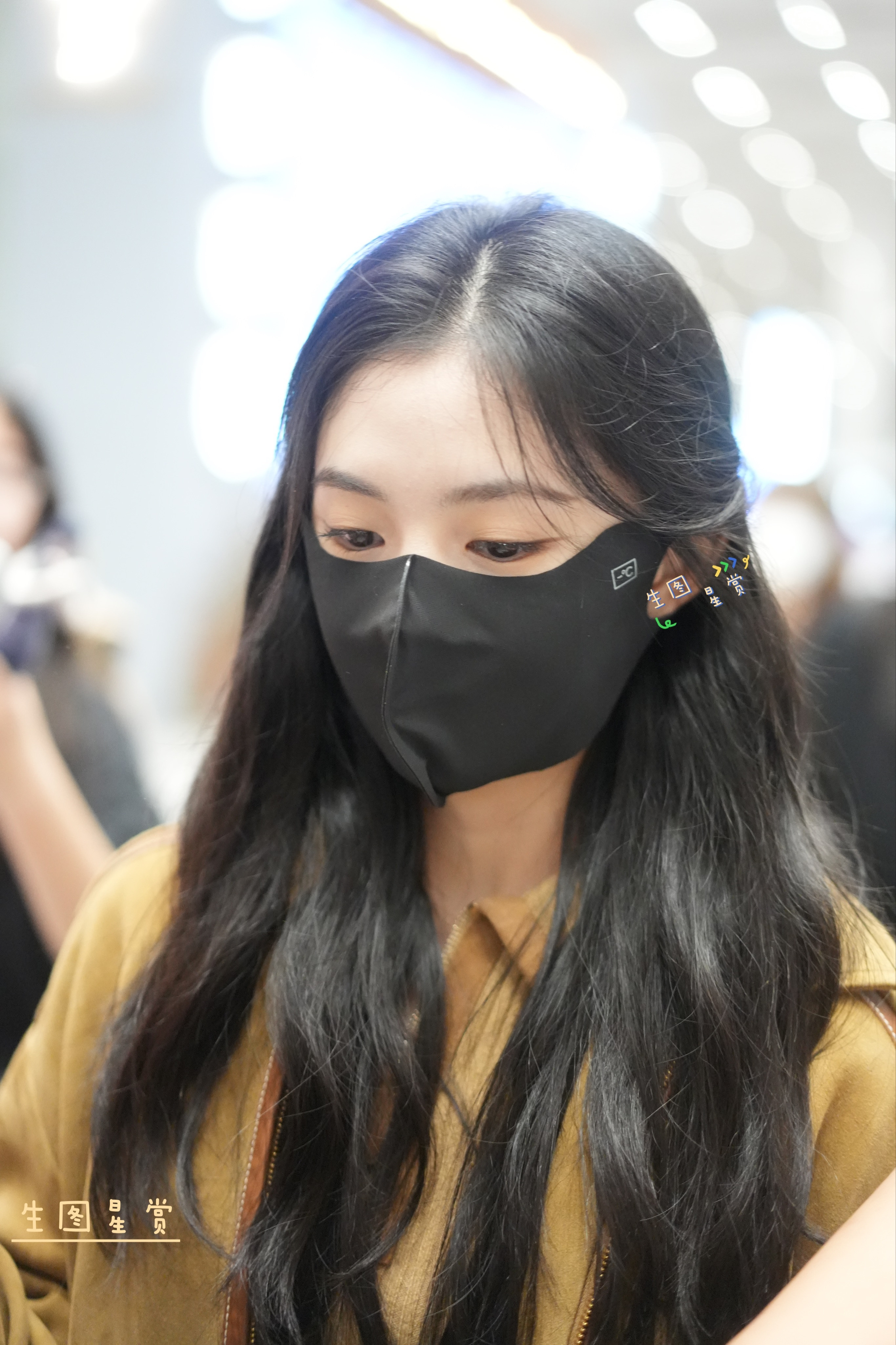 刘浩存251004出发巴黎美拉德风的存子太美刘浩存巴黎时装周刘浩存​​