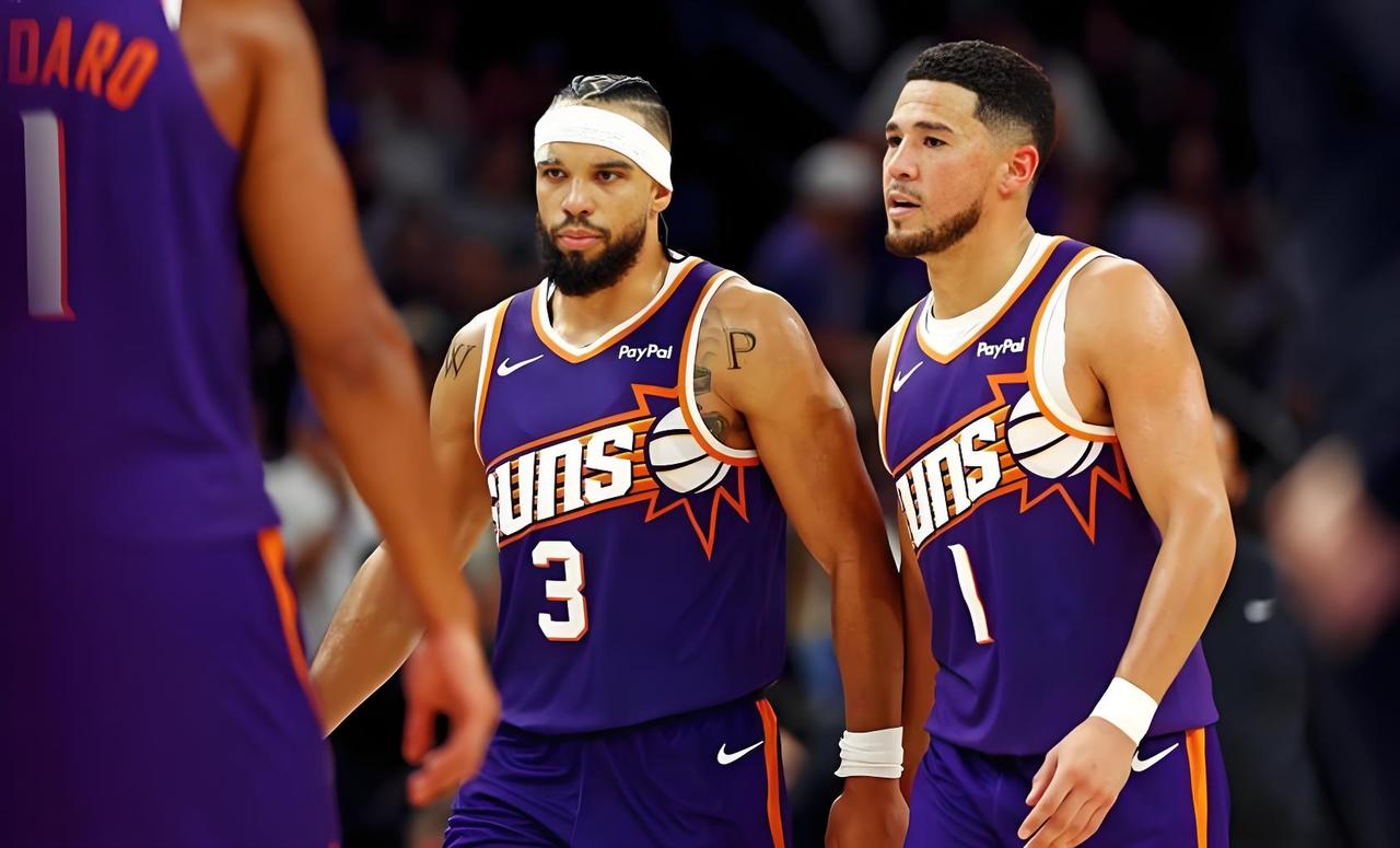 布克30分末节封神！太阳末节8-0锁胜公牛，双枪55分宣告冲季后赛模式开启。