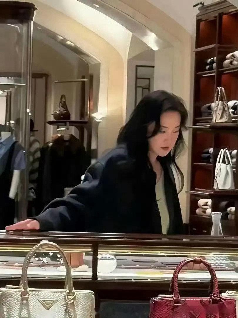 贾玲现在已经完全是另外的人了，现在好高冷​