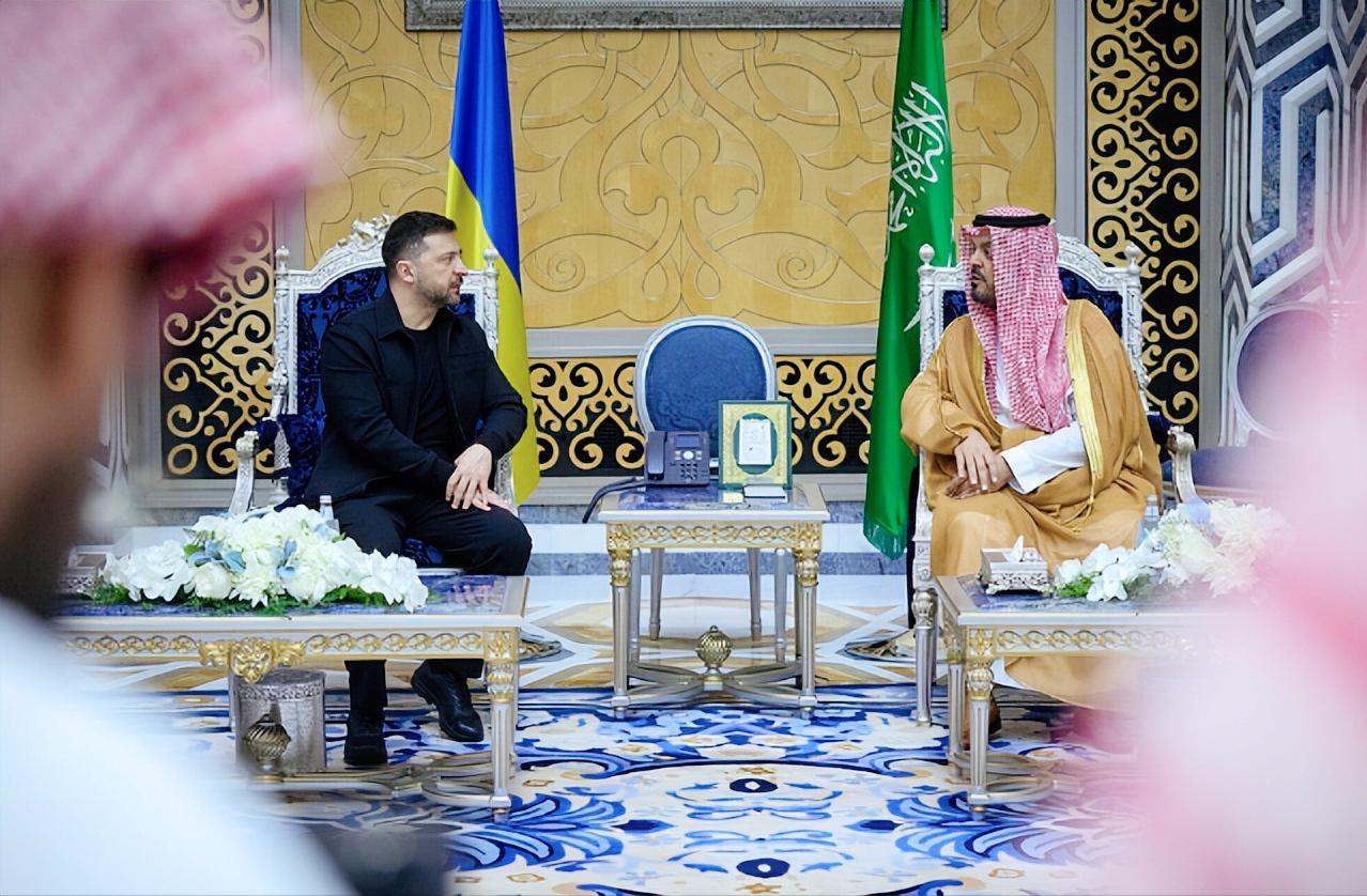 俄乌冲突打到现在，局势又迎来一波大反转，泽连斯基刚跑完一趟沙特，卡塔尔等国家，直