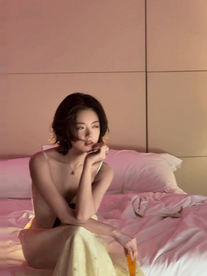 赵今麦娇兰拍摄花絮！！有一种大气优雅的美