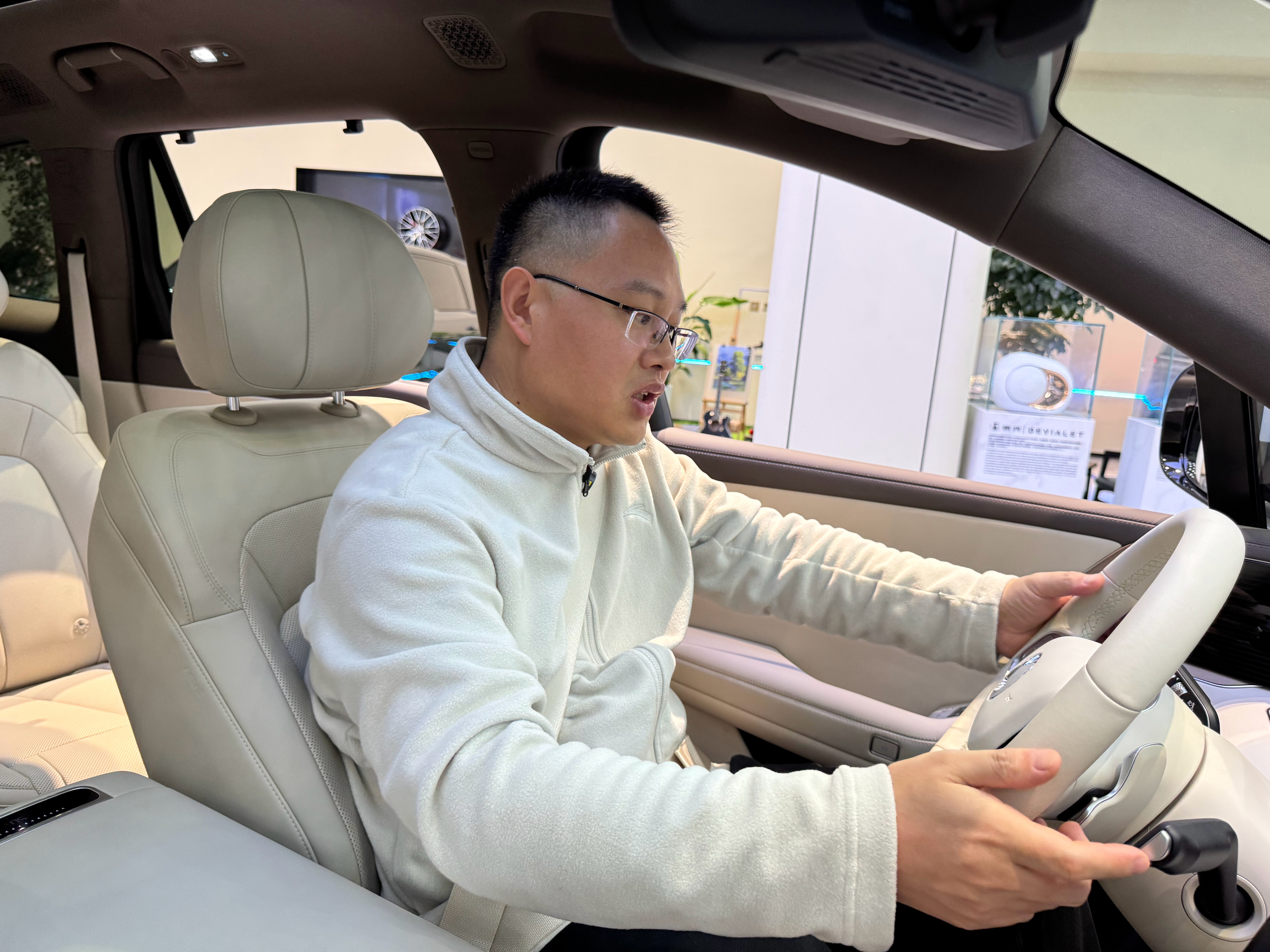 当你用上智能辅助驾驶后汽场全开第一次智能用辅助驾驶跑长途，感觉自己前几年的车都