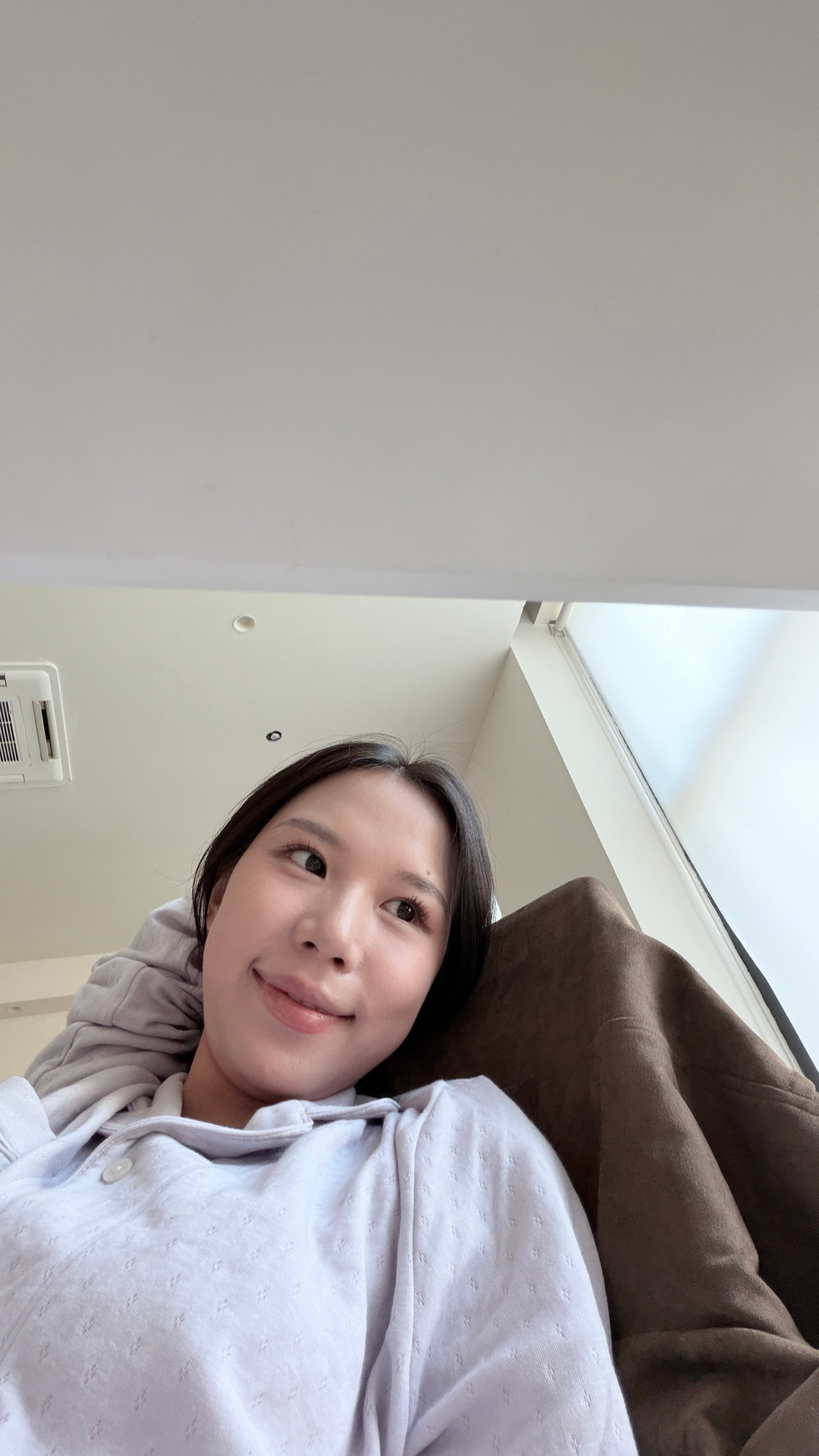 穿着新睡衣来公司了，这个是我最近买的最舒服最好穿最柔软最像箩奔的睡衣，无印良品。