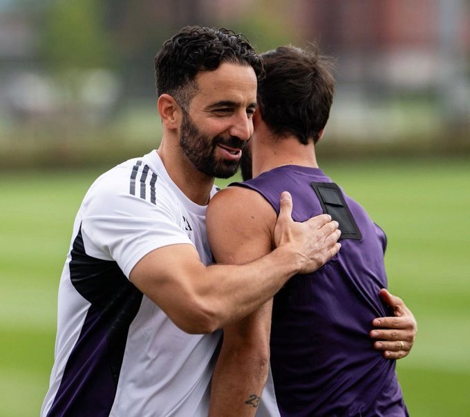 B费亲口辟谣离队传闻：想买我？请先准备好钱！