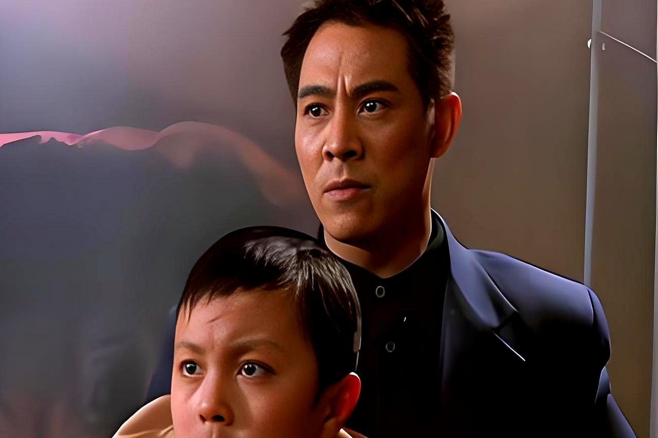 谢苗不演《镖人》，票房照样炸1月30日，《东北警察故事3》全国开画，点映场