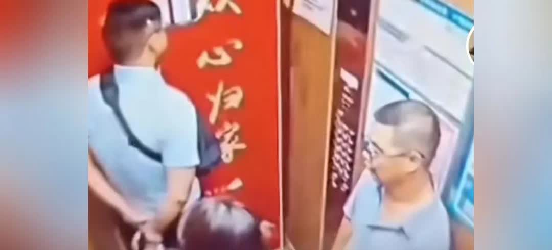 7月14日，在江苏徐州的某个小区里，有一名女子收到了前夫发来的恐吓信息。她担心自