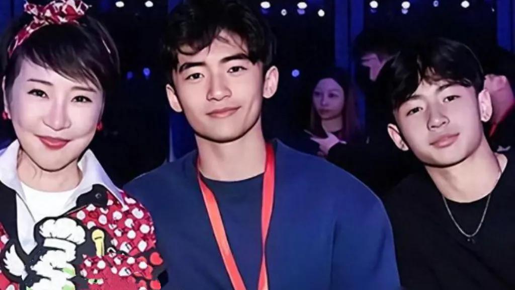 张柏芝三子近照曝光，Lucas五官立体尽显少年锋芒，Quintus眉眼弯弯暖男气