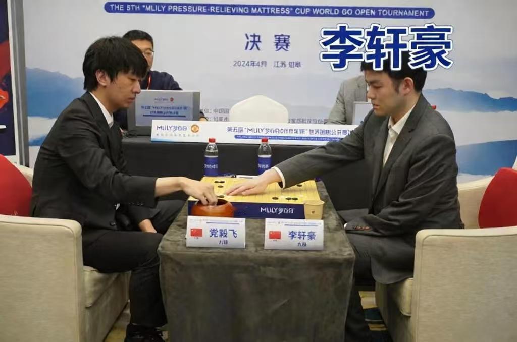 从90%胜率到中盘认负，李轩豪在梦百合杯首轮输给了党毅飞。比结果更让人唏嘘的，是