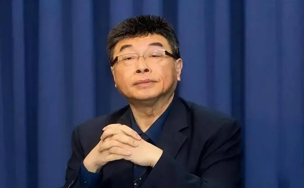 邱毅透露韩国瑜与傅崐萁往事，批韩国瑜忘恩负义、弄巧成拙！日前韩国瑜在蓝白绿的协