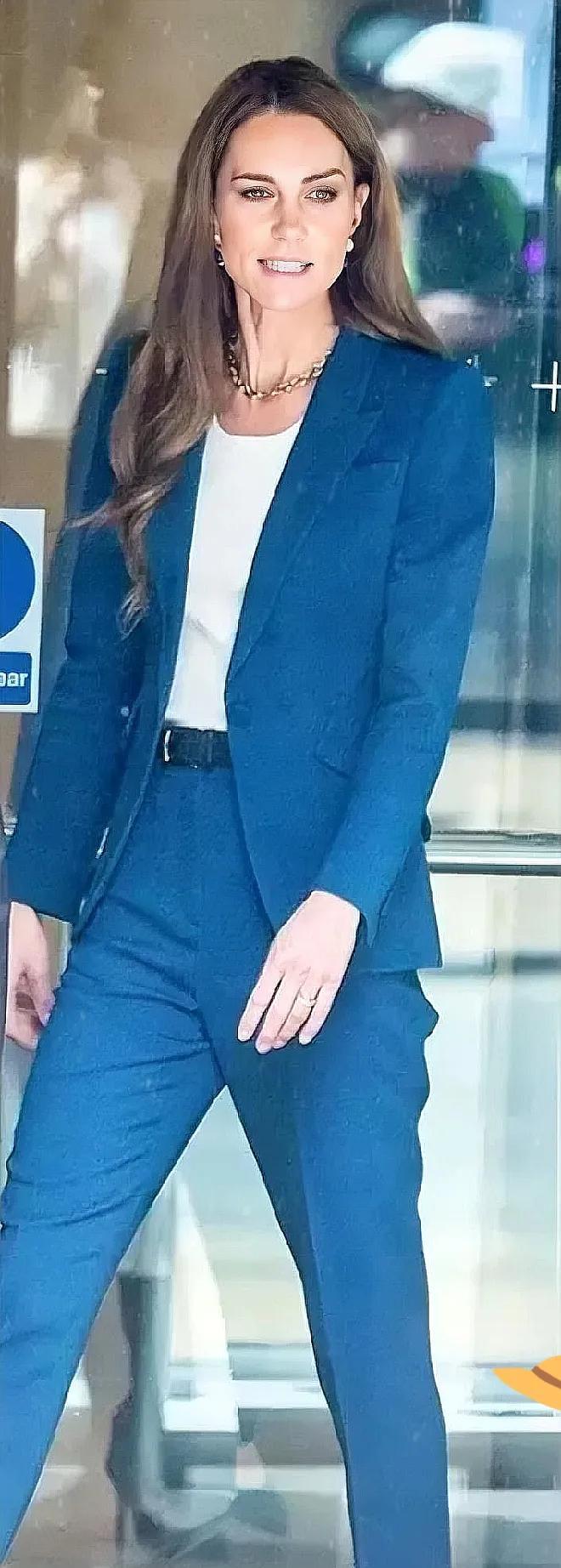 网友们纷纷表示凯特王妃真的拼！这几日凯特王妃参加了好几场公务活动，每一次的造型都