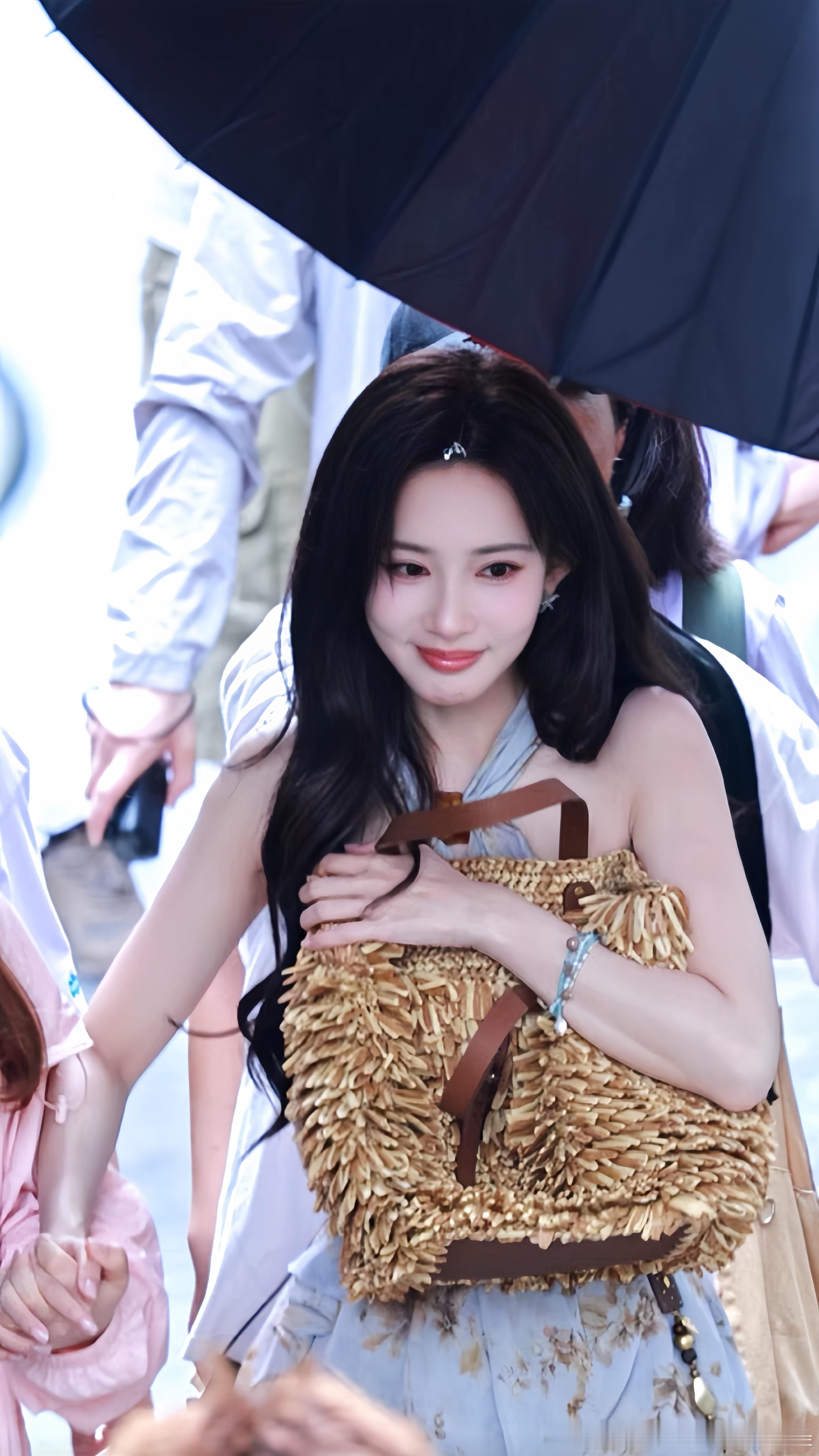 孟子义郝念角色照女神轻点美，孟子义郝念路透好娇啊爱在无尽夏开机路透