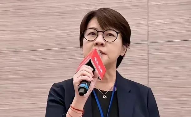 许久未露面的黄珊珊重回外界“视野”，发声回应被点名一事，已有自知之明？众所周知