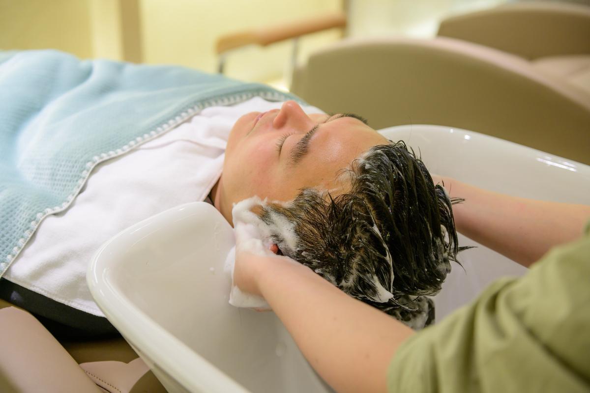 头皮上总是长疙瘩和脓包？医生提醒：要警惕，很可能是这4种疾病头皮上冒疙瘩这件