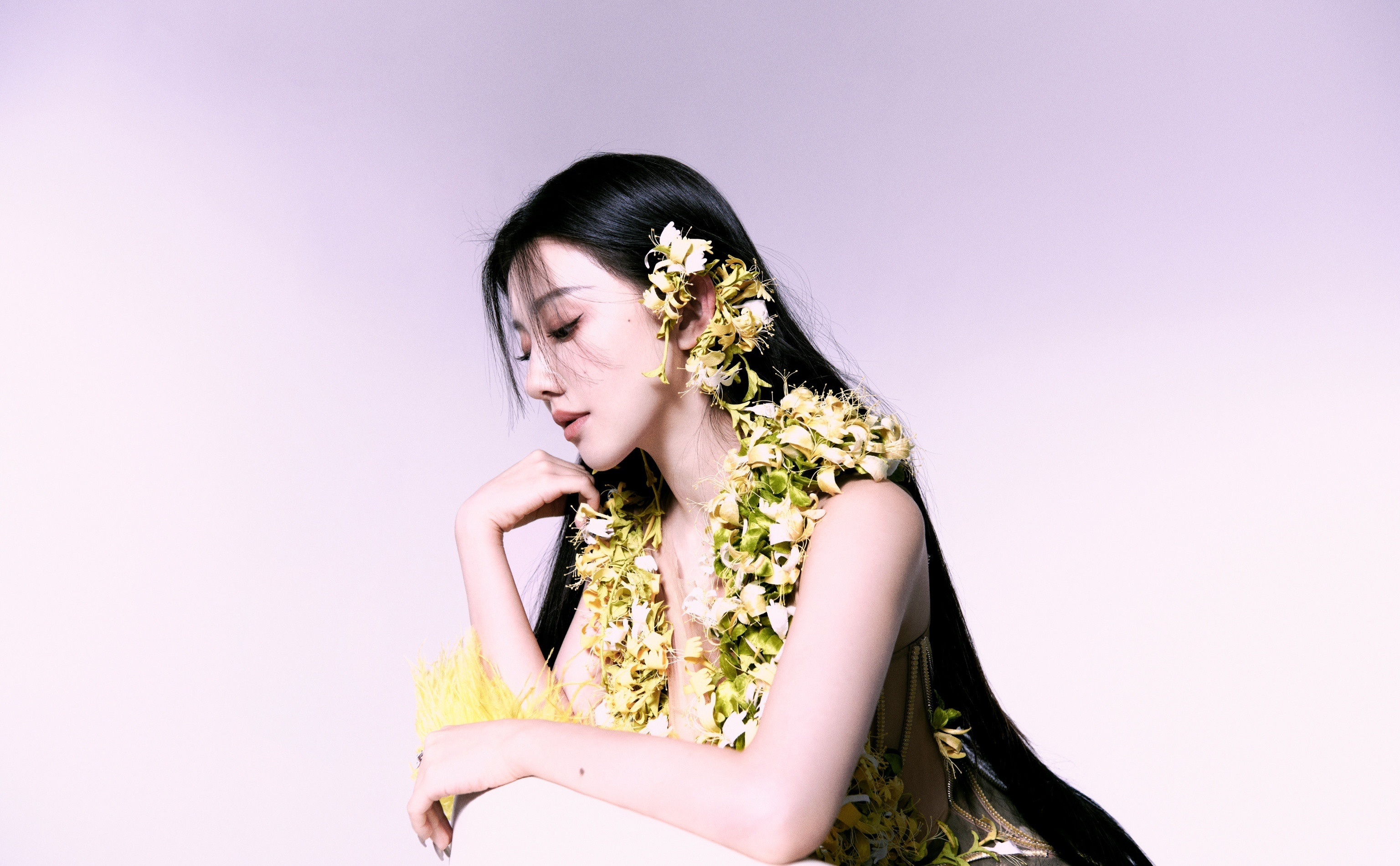 王鹤润杂志写真，金色的浪漫​​​