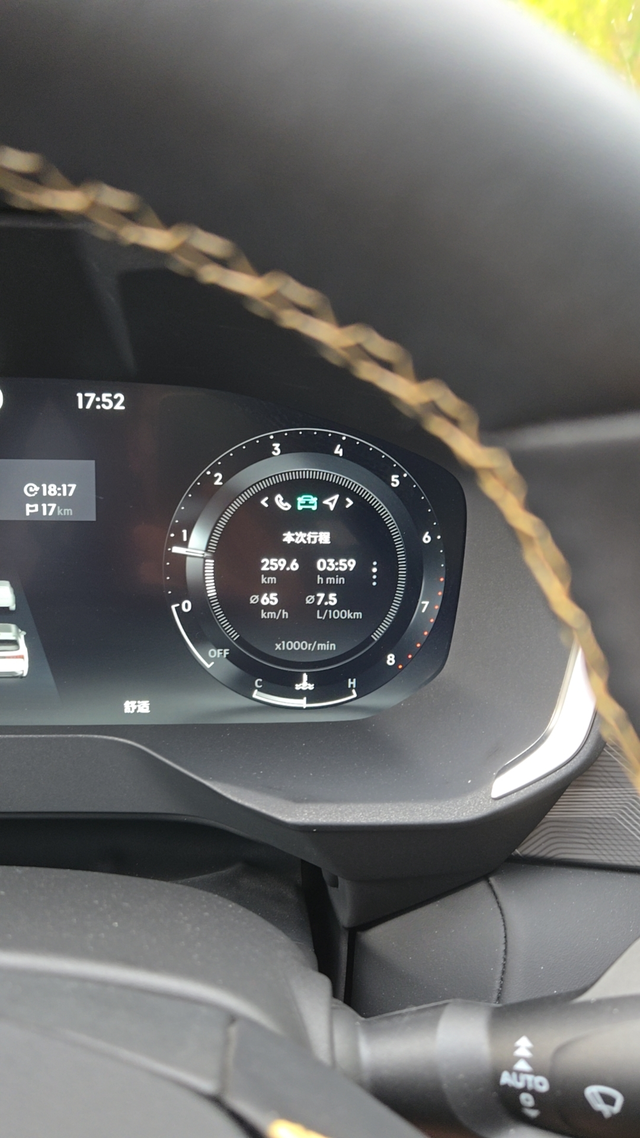 领克01油耗表现优于同级1.先说主题，通过对比，得出领克01优于同级的结果，某