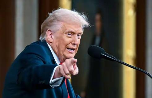 夜深人静，特朗普今天连发三文！ 特朗普3月7日发文说：“伊朗现在被打得惨不忍