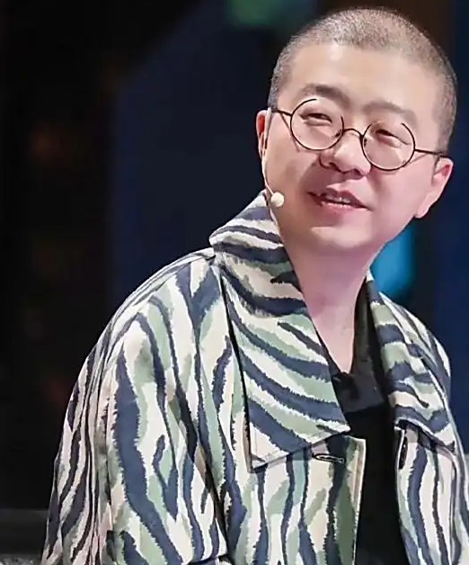 李诞，实在不行你就退圈吧！你都翻车多少次了，怎么还能接着上综艺呢？他自己发明