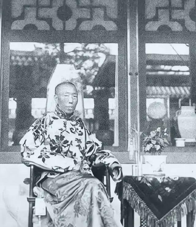 1908年，慈禧太后死后，李莲英便失去了最大的靠山，为慈禧守孝100天后，李莲英
