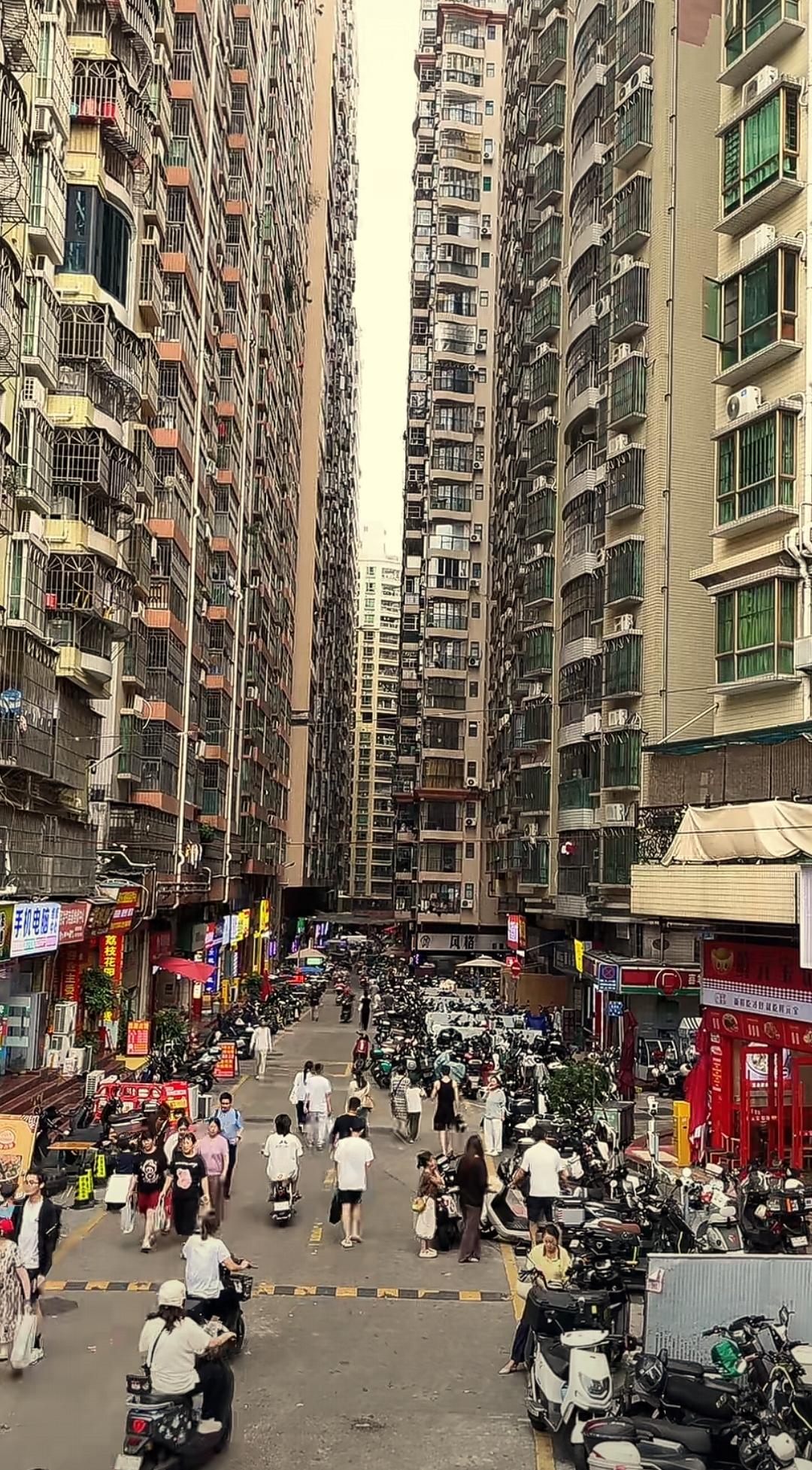 虽然广州与深圳都有大量的城中村，但是我还是感觉深圳的城中村居住环境更好，对于外地