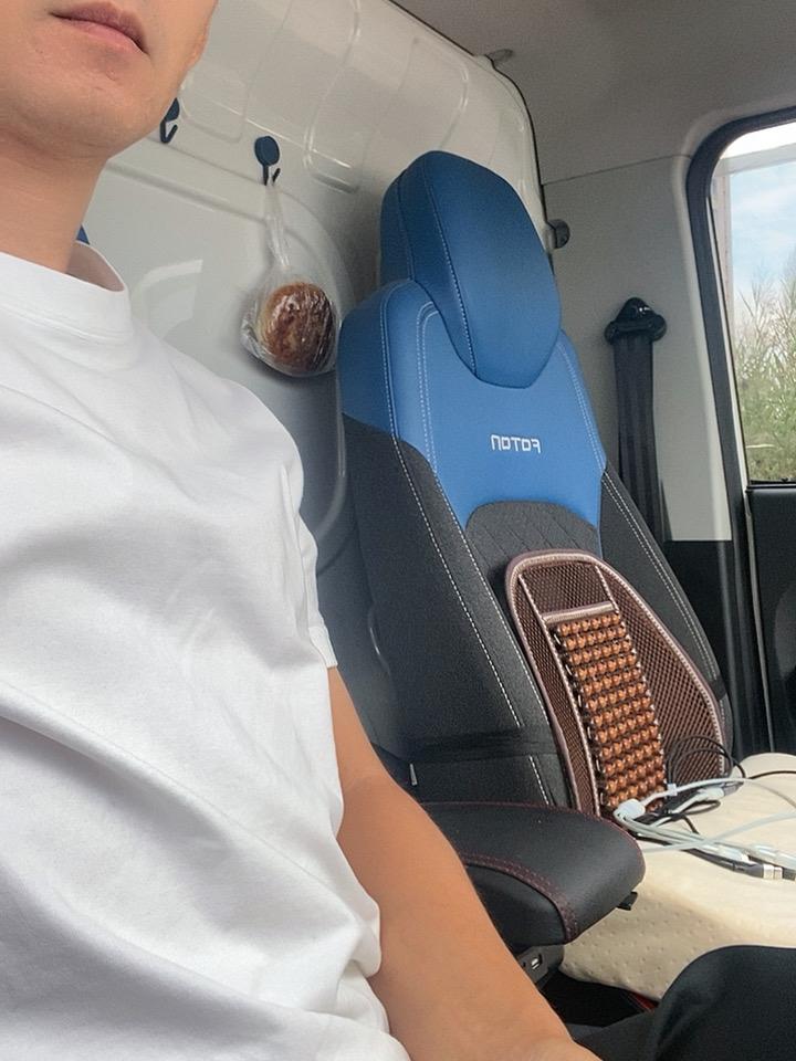 跑货拉拉快一年了，流水小十万，是不是看着也不少，年底一算，兜里根本没剩下多少钱。