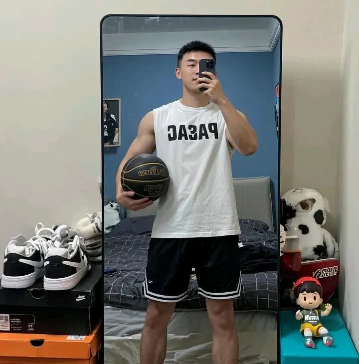 最强“暑假工”王俊杰当选亚洲杯首秀打进最佳阵容王俊杰确实也是暑假来打亚洲杯，