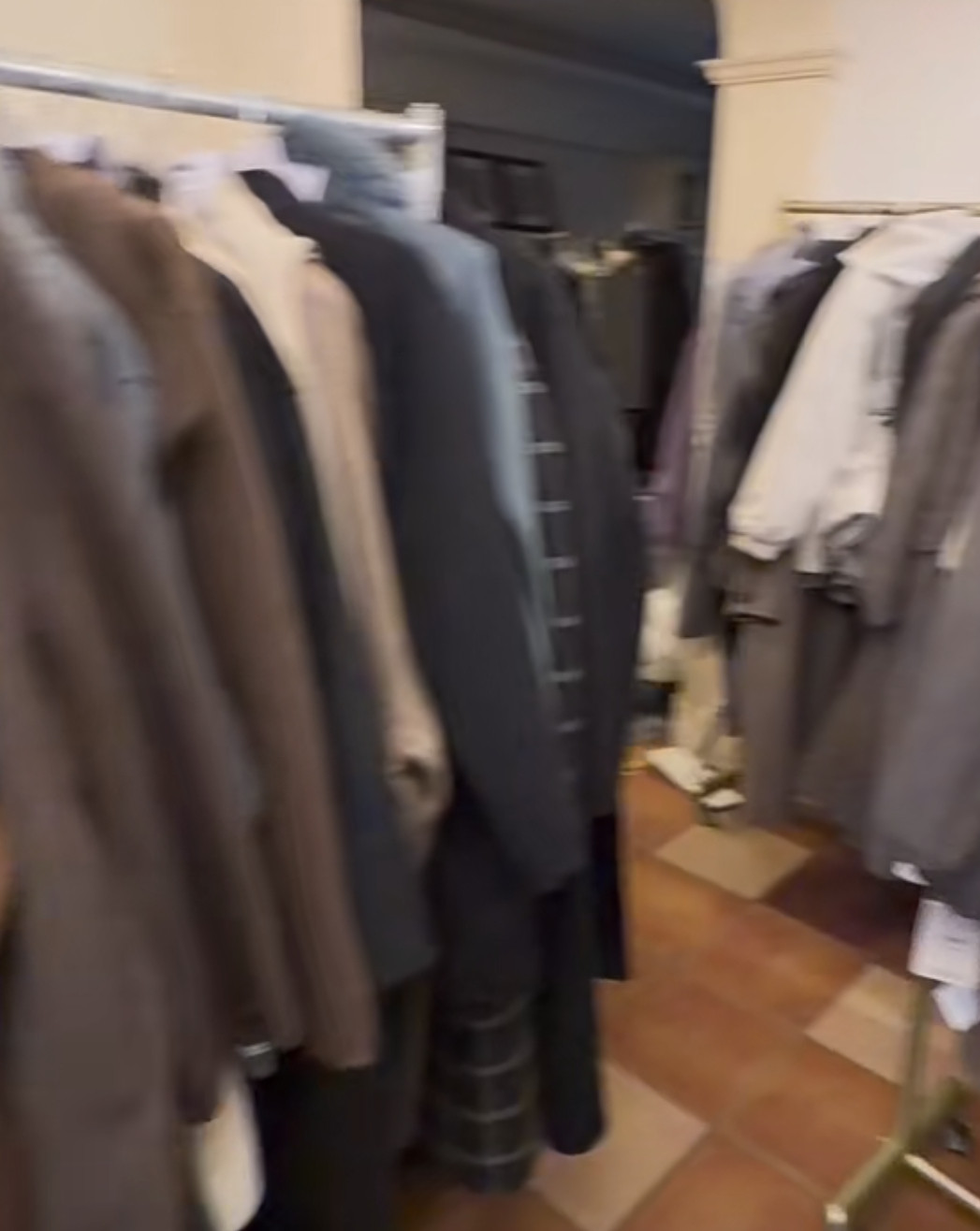 商家清仓皮草棉服100块三件随便挑棉服皮草打包跳水式降价这波清仓福利直接把性价