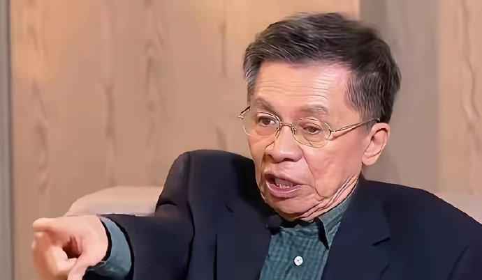 绿营大佬突然反水？沈富雄当众捅破美国伪面具，号称全球第一军事强国的美国，如今陷