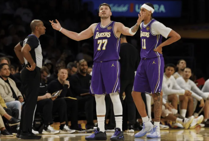 NBA杯湖人主场对阵马刺的比赛已经结束。本场比赛，湖人球员卢卡-东契奇出战40分