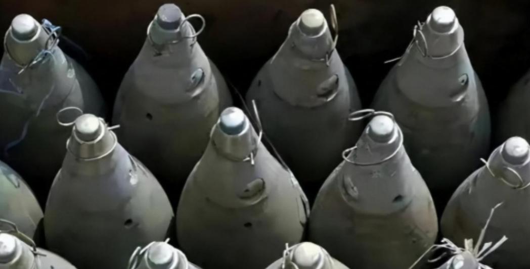 1938年，国军一团长发现友军遗弃的上万发炮弹，他没上报反而借来4门炮，一小时歼