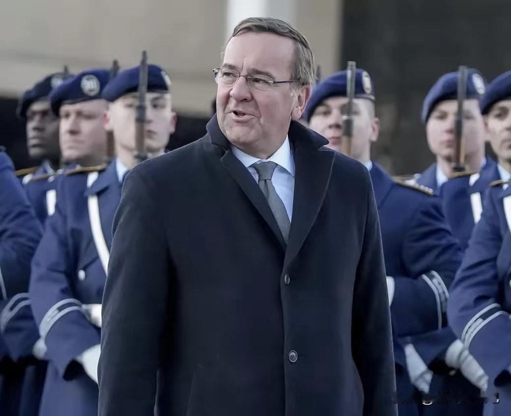 德国国防部长皮斯托里斯表示，德国将放弃采购美制GMLRS多管火箭炮系统的计划，这