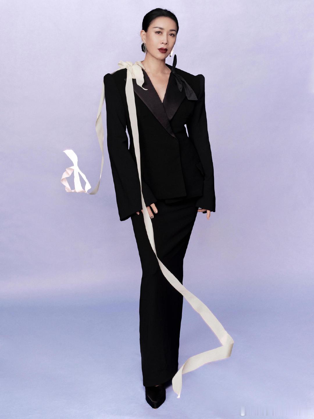 那英冷脸1那英冷脸的瞬间直接戳中我心巴！攻气值拉满，天生大明星气场真不是吹的