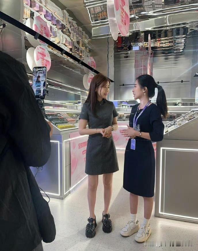 离婚后福原爱真是肉眼可见地变了个人！整个人瘦了一大圈，但精气神完全不一样了，那