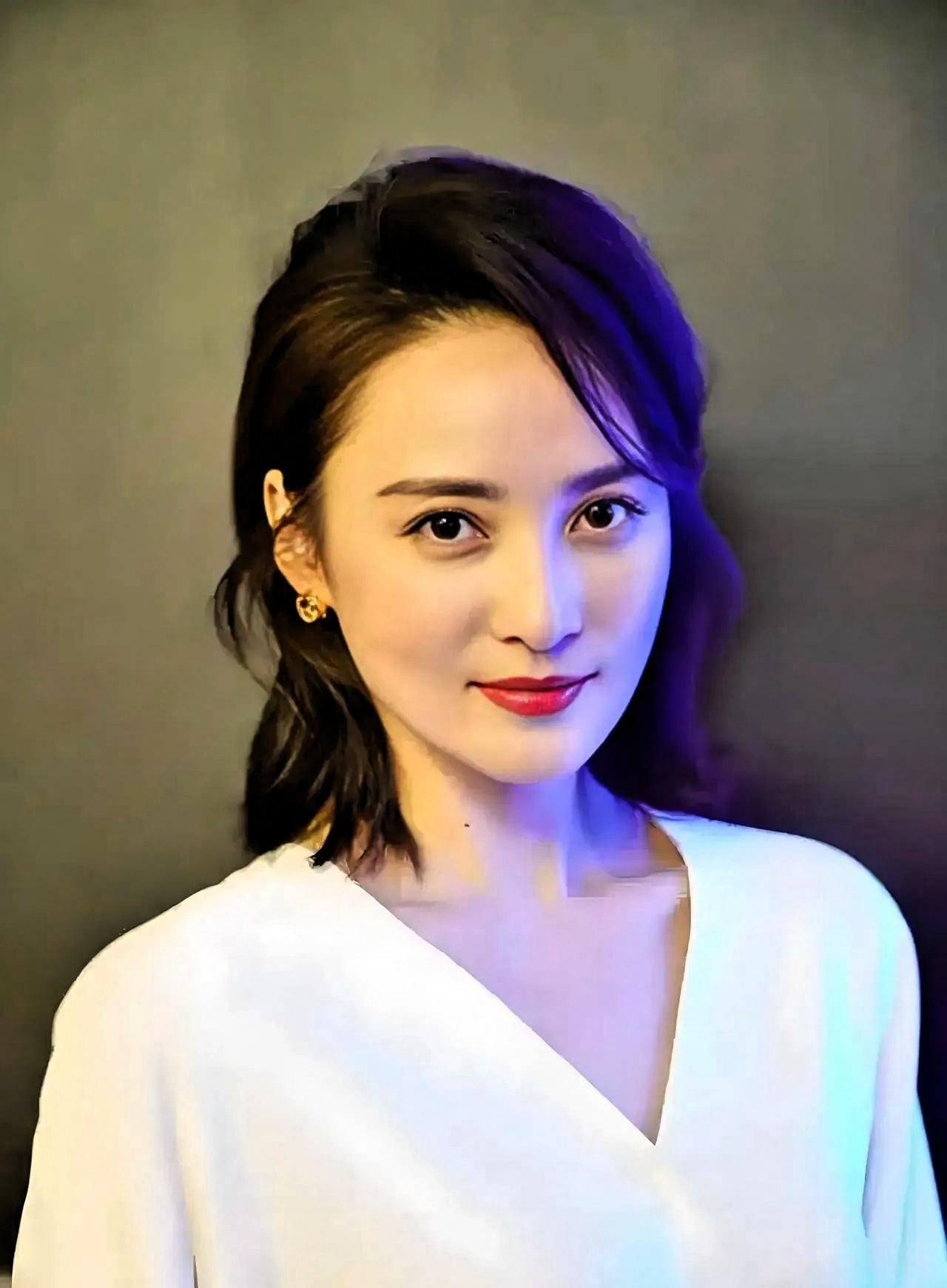 蒋勤勤说，我长得这么漂亮，当年也是引起了校园轰动，可我人生最大的遗憾，就是两个儿