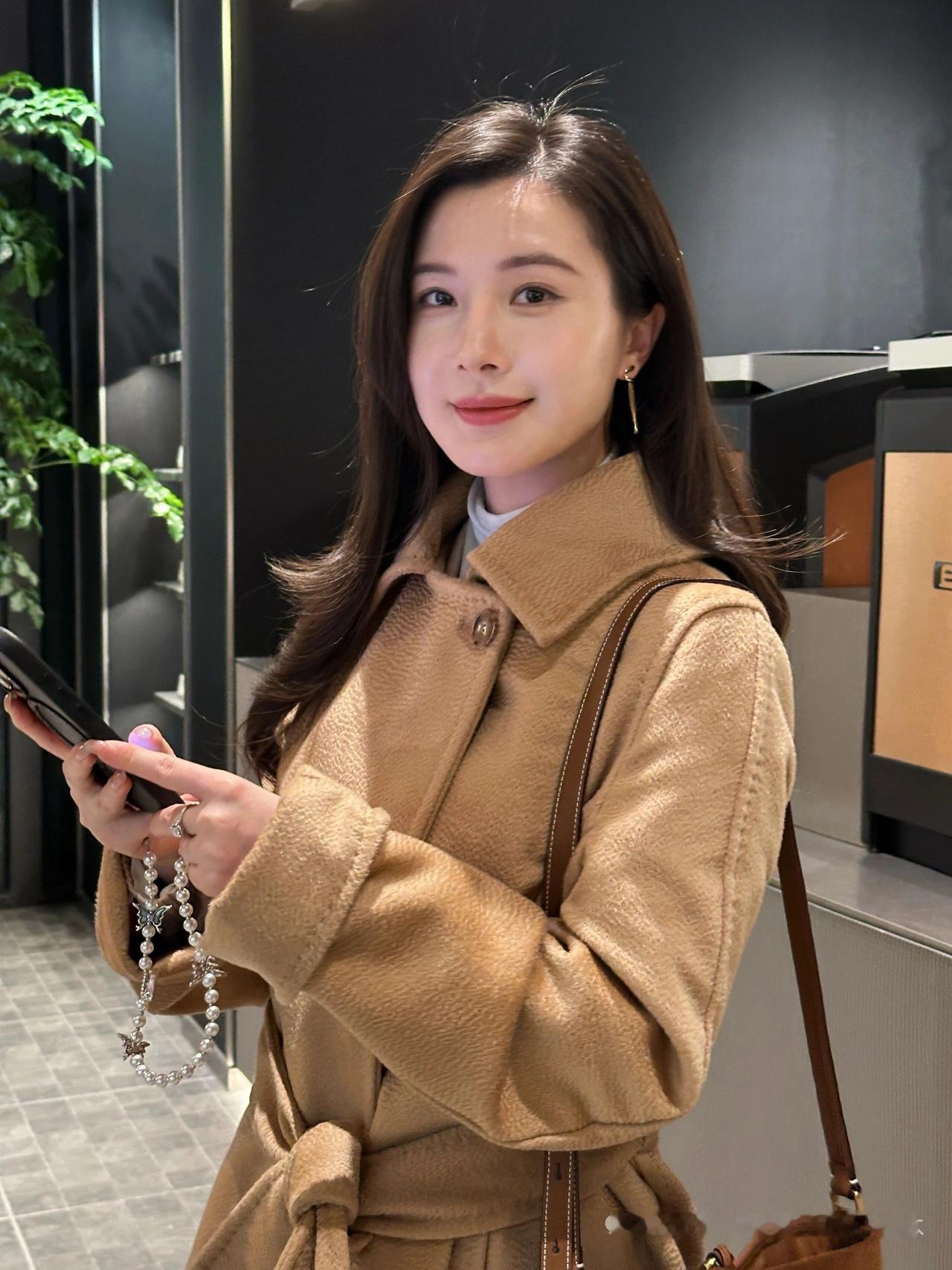 你可以成为任何人，但任何人都无法成为你。别吹灭那光。