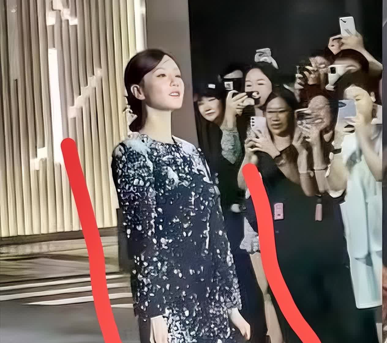 一觉醒来，刘诗诗天塌了不是因为吴奇隆，也不是演技不好，而是一直被夸的天鹅