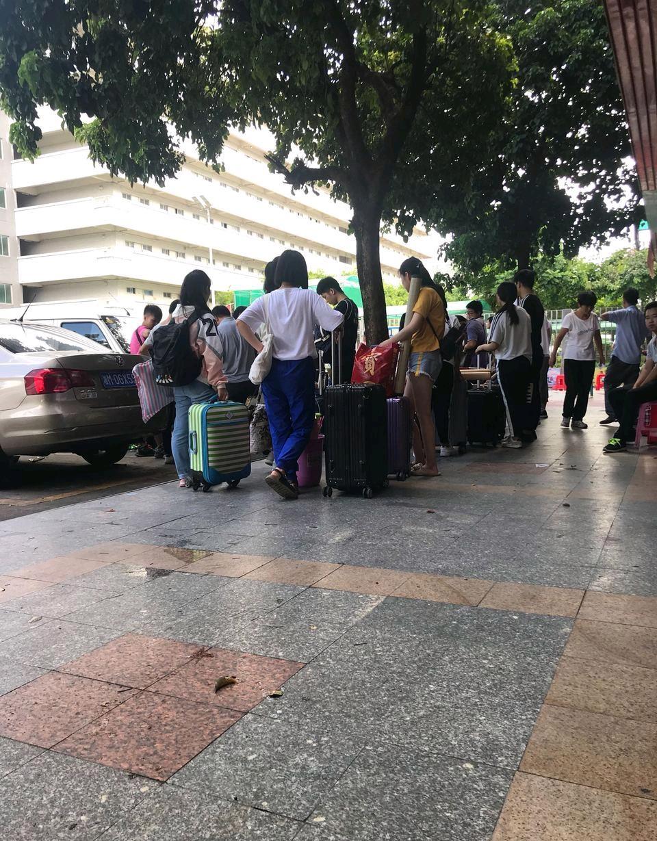 进厂打工，感觉有点乱乱的