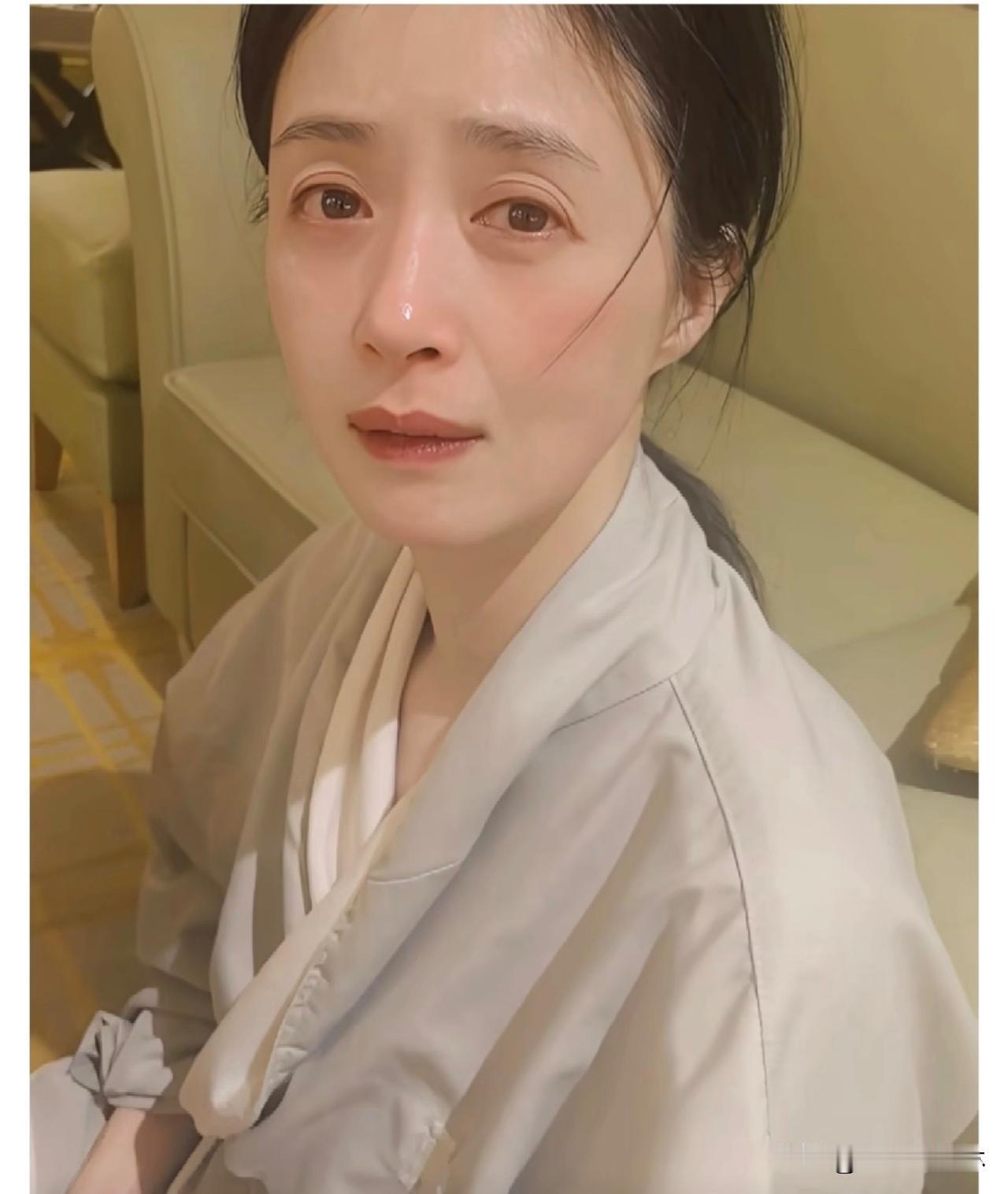 这下好了，全网都知道了，蒋欣虽然减肥成功了，但是吧，她的心态也崩了，在镜头