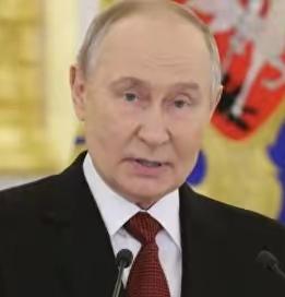 普京在克里姆林宫一场重要的外交场合毫不藏着掖着，当着来自34个国家的大使们，痛批