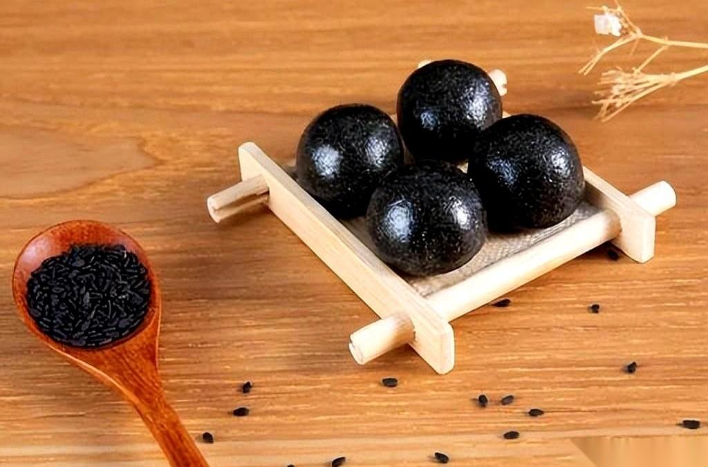 早上逍遥，晚上归脾。听着是不是特讲究，跟什么精致生活秘笈似的。我身边好几个朋