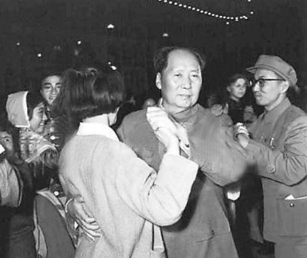 1973年，一位广西女子自称是毛主席的女儿，工作人员认为对方是骗子，毛主席却连忙