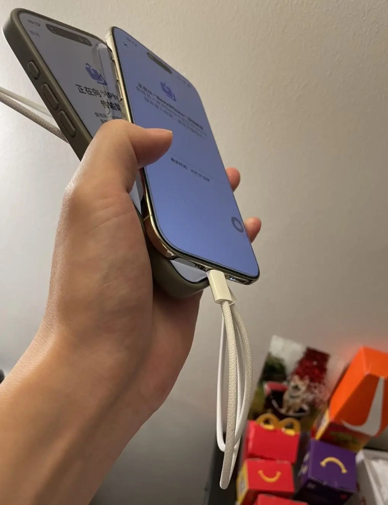 近年来最美iPhone在AppleStore摸到真机后，太震撼了，可以说是这