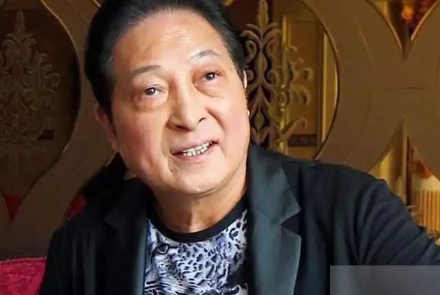 🌞2005年那会儿，向华强把气功大师王林引荐给了赌王何鸿燊。据报道，那回见