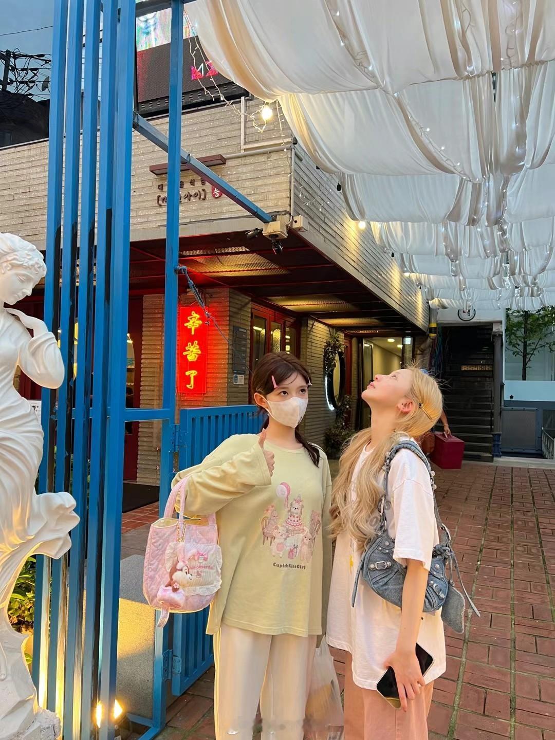 3年了打卡拍照还是同一套动作啊