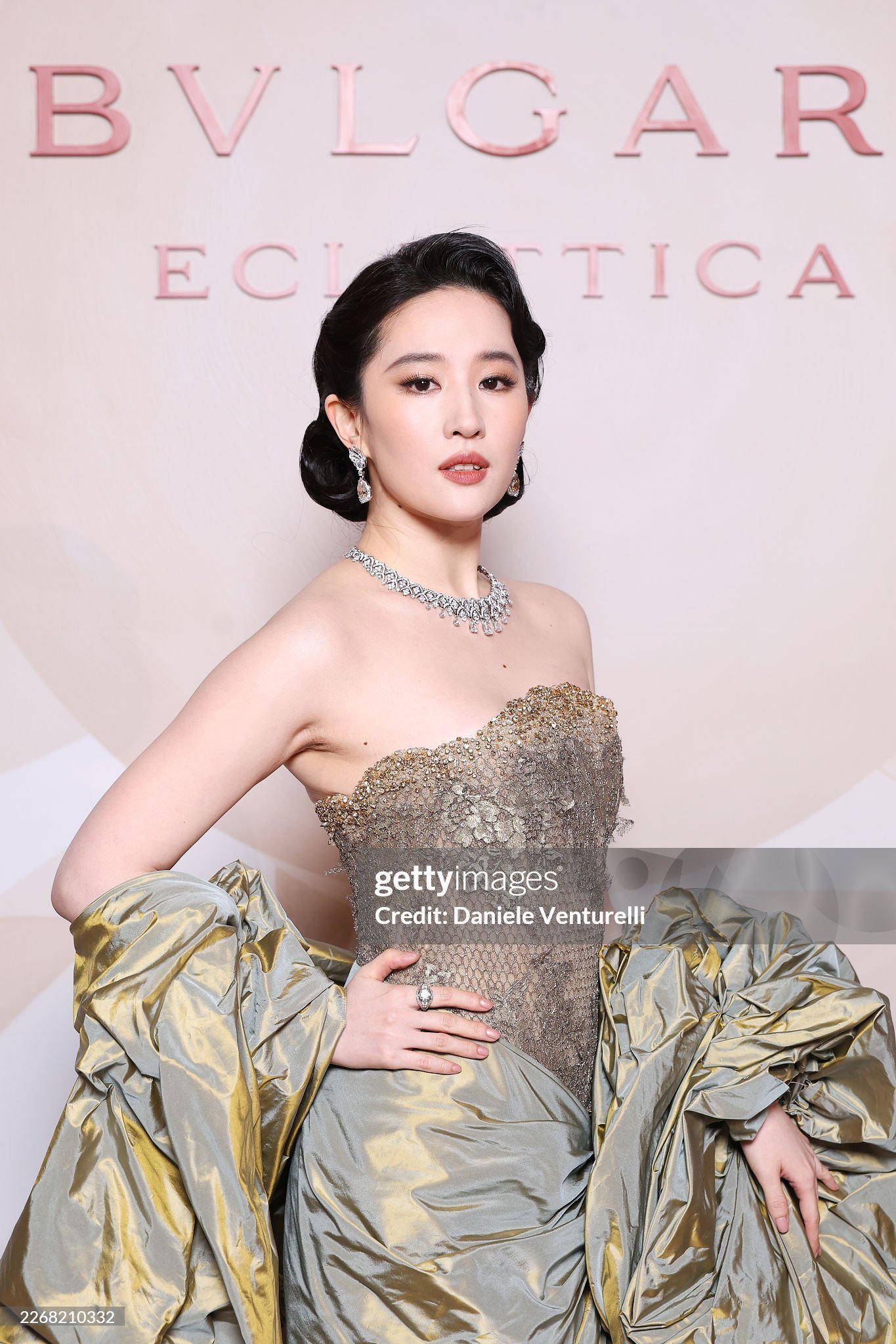 刘亦菲宝格丽G社生图刘亦菲宝格丽女王🥵刘亦菲复古宫廷高定