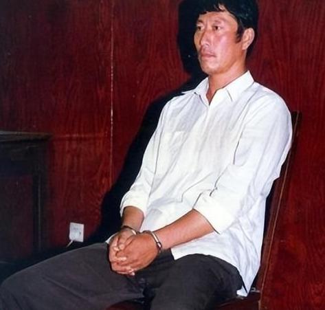 2005年，白宝山情人谢宗芬被提前释放，走出监狱大门前，狱警问她，以后准备到哪里