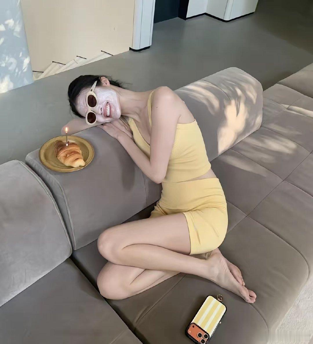 何穗给儿子过一岁生日，亲手为她的儿子布置了生日宴，母子相处画面也太温馨​