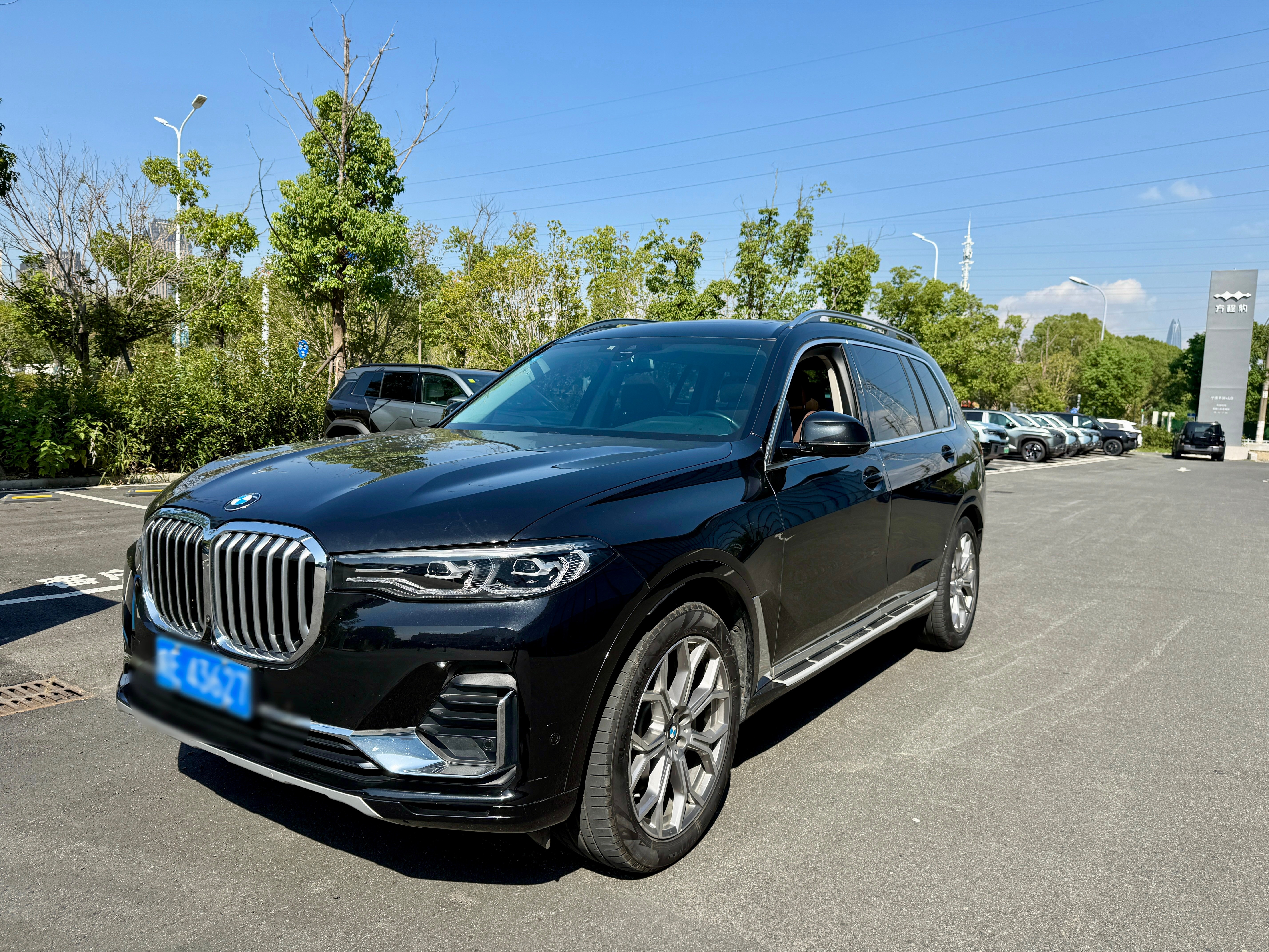 二手50万的宝马X7怎么样?其实还是非常好开的,没有任何笨重感,对于老司机来说非