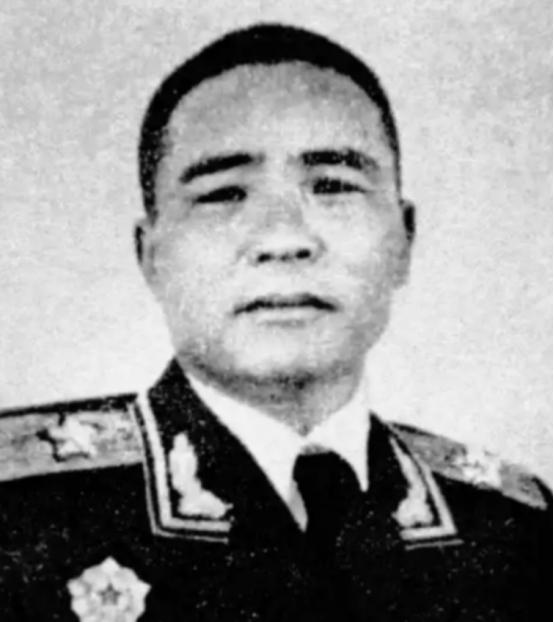 1950年，恩施军分区司令员王定烈乘车去剿匪，途中得知参谋在出发前打了电话，感觉