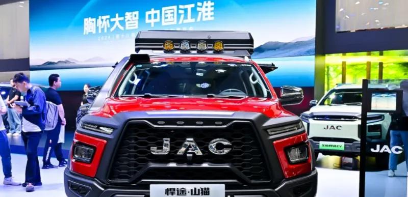 江淮汽车2025年上半年业绩预告显示，公司预计净亏损6.8亿元，与2024年同期